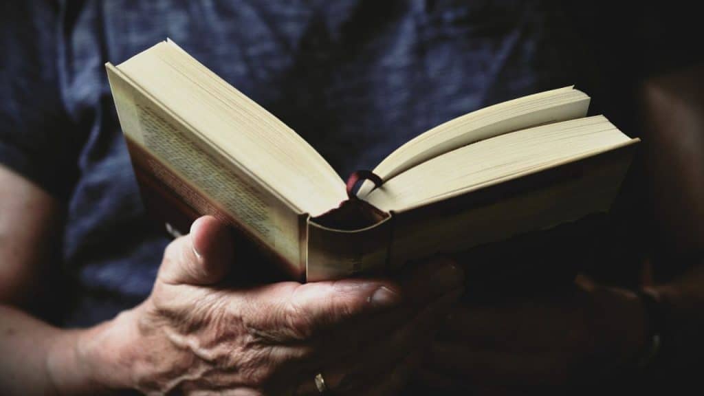 عبارات تشجيع القراءة