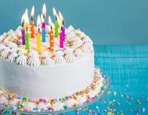 عبارات تكتب على الكيك للاصدقاء