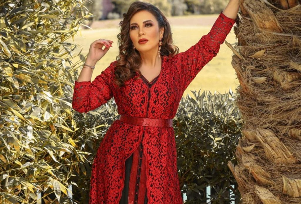 غزل عن الفستان الاحمر