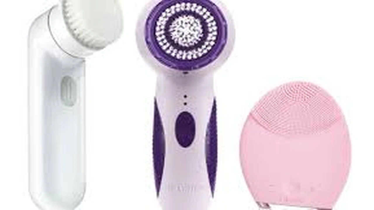 صورة فرشاة تنظيف الوجه : كيفية إختيار فرشاة تنظيف الوجه المناسبة لنوع بشرة الوجه 