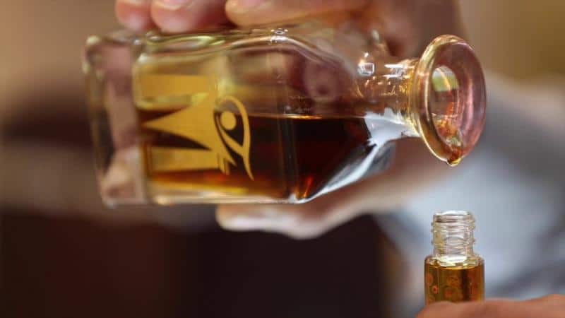 فوائد عطر العود