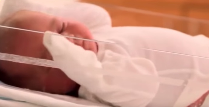 قصص واقعية : كيف أسلمت الطبيبة الامريكية بعد إجرائها عملية التوليد لإمرأة مسلمة ؟؟ 