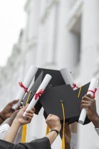 كابشن تخرج من الجامعه