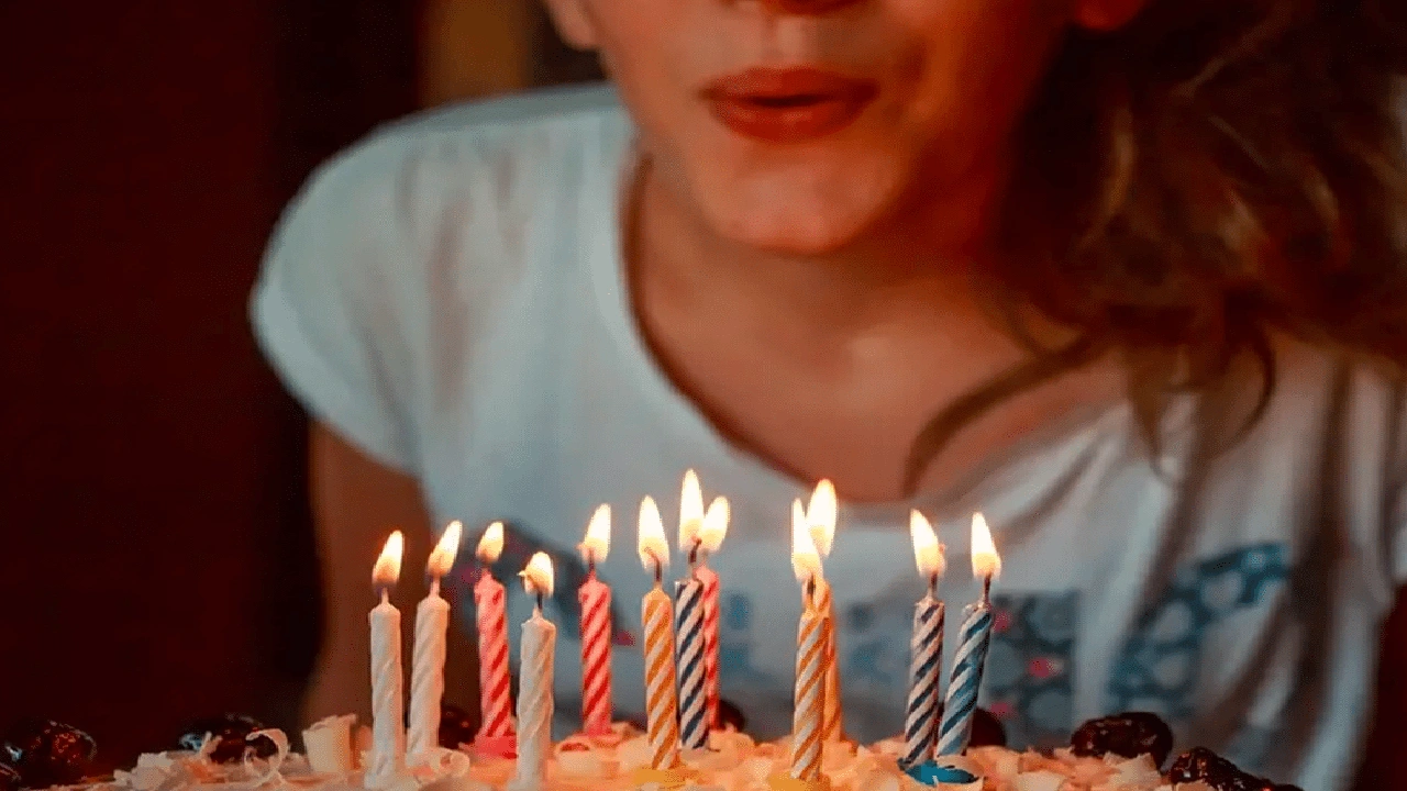 صورة كلام عيد ميلاد صديقتي بالانجليزي