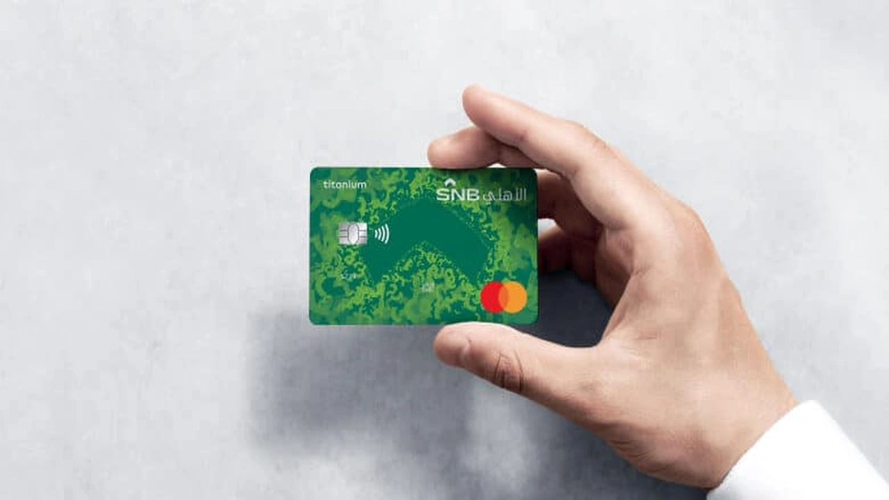 صورة كم المبلغ الموجود في بطاقة فيزا الأهلي السعودي