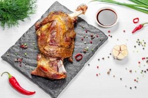 كم يحتاج كتف الخروف في الفرن