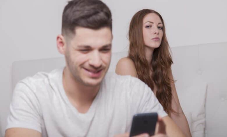 كيف اجعل شخص يحبني عن طريق الواتساب 