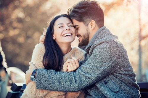 كيف اعرف ان الشخص يحبني بس يكابر