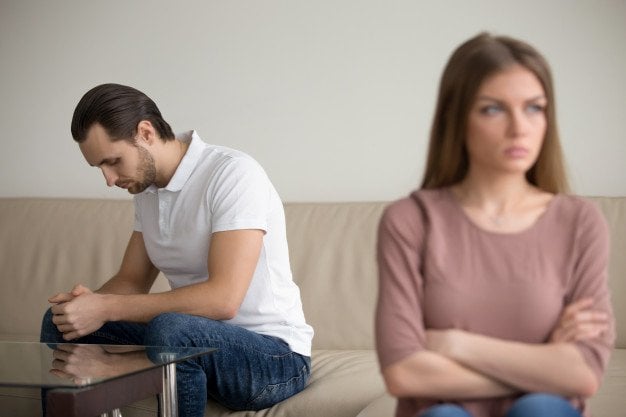 كيف اعرف انها تحبني سرا