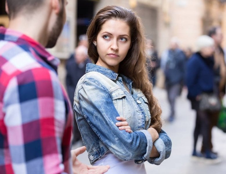 كيف اعرف انها تحبني من خلال الرسائل