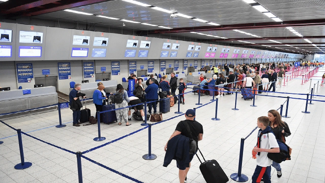 صورة كيف تتغلب على مشاكل المطار وتستمتع بتجربة سفر مثالية؟ 