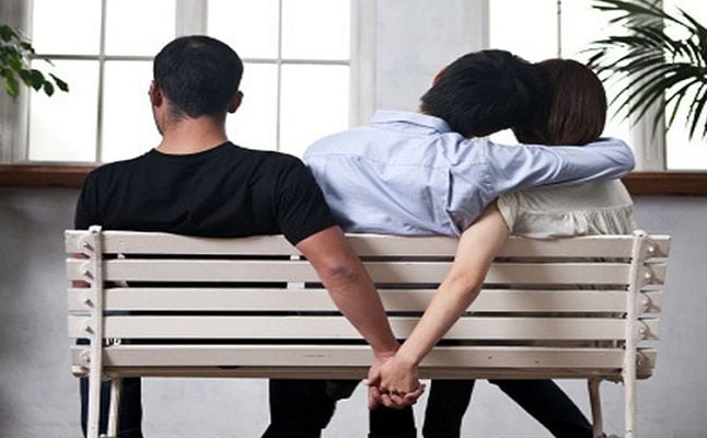 كيف تعرف الزوجة الزانية