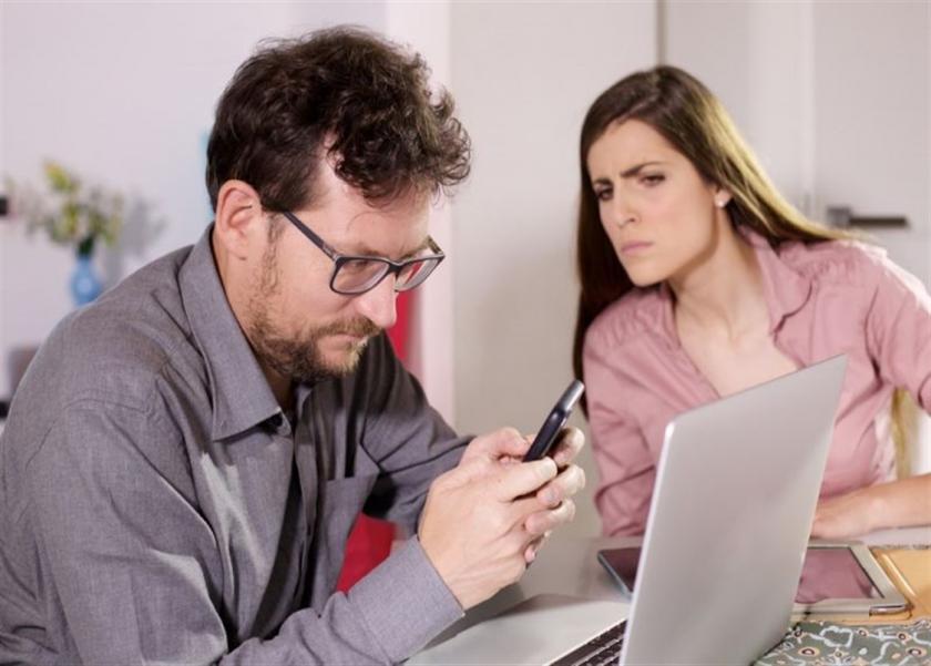 كيف تكتشف المرأة خيانة الزوج