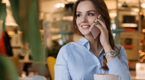 كيفية جذب الرجل عن طريق الهاتف