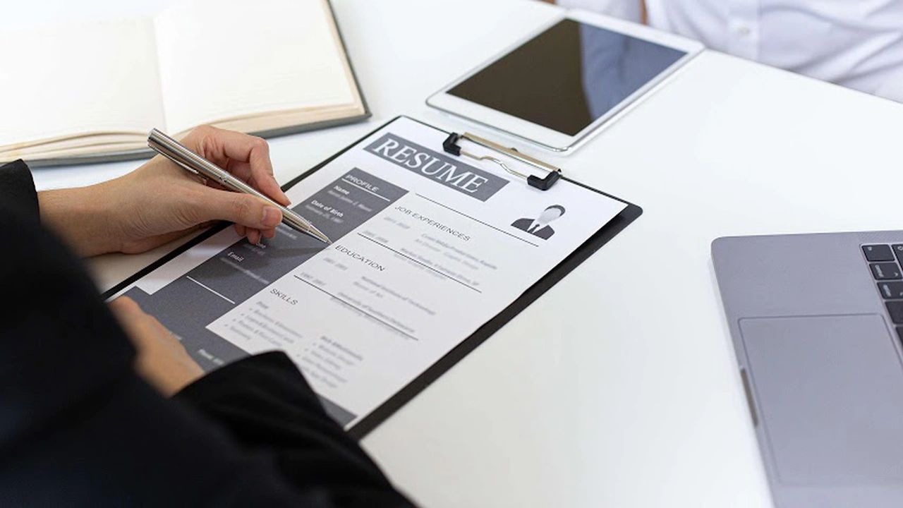 صورة كيفية كتابة السيرة الذاتية لحديثي التخرج