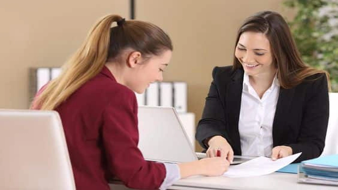 صورة ماذا اكتب في تقييم الموظف؟