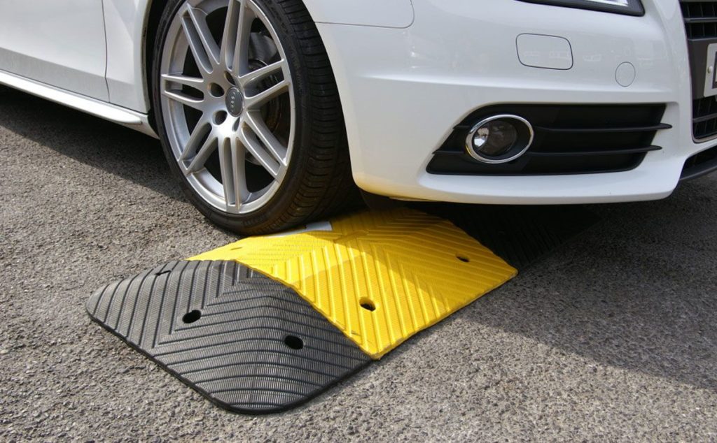 ماذا يعني وجود صوت طقطقة في السيارة