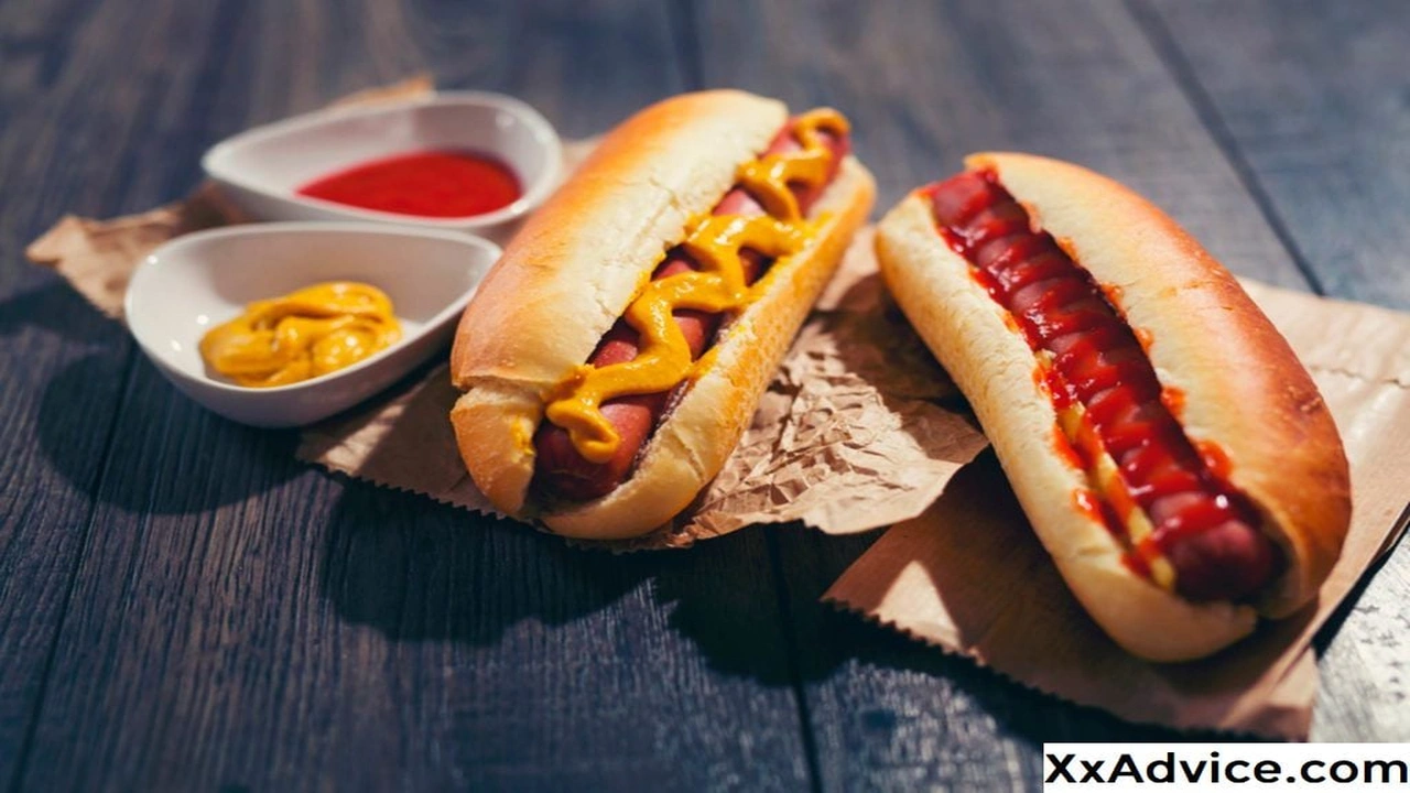 صورة ماذا يوجد في النقانق أو الهوت دوغ ؟ 