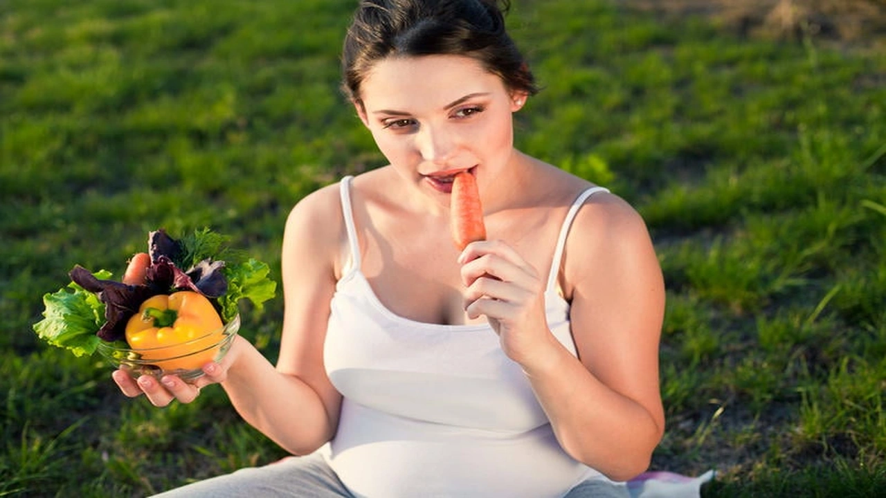 صورة ماهي أفضل الأطعمة التي تمدك بالكميات الكافية من حمض الفوليك خلال فترة الحمل؟ 