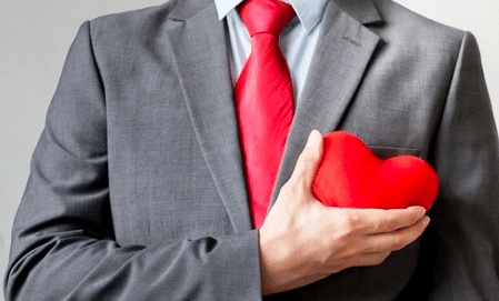 ماهي أقوى علامات الحب عند الرجل