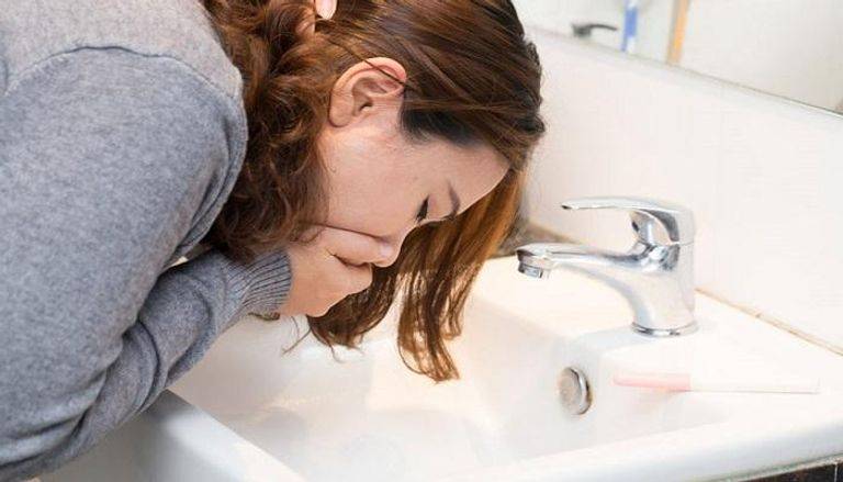 متى تظهر أعراض الحمل بعد التبويض