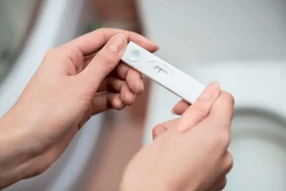 متى تظهر أعراض الحمل بعد التبويض