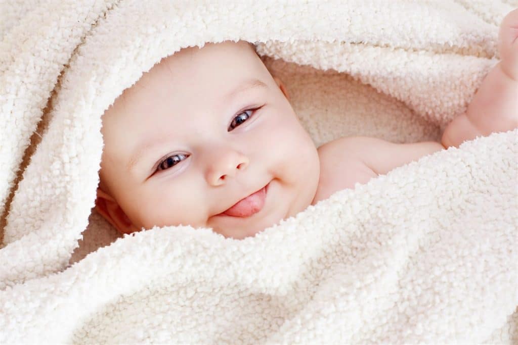 متى تظهر حواجب الرضيع