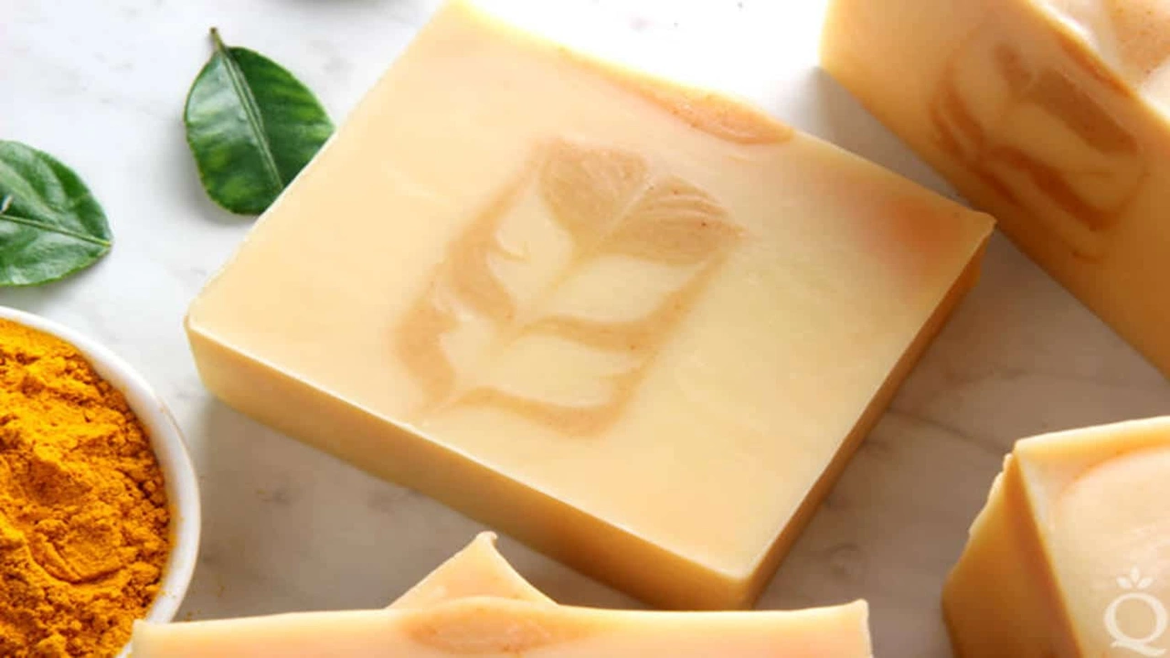 صورة متى تظهر نتائج صابونة الكركم