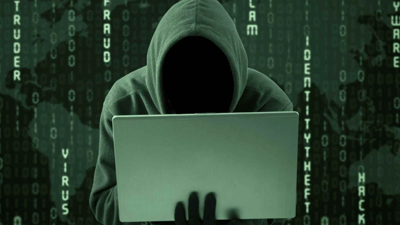 صورة مطويات عن مخاطر الانترنت