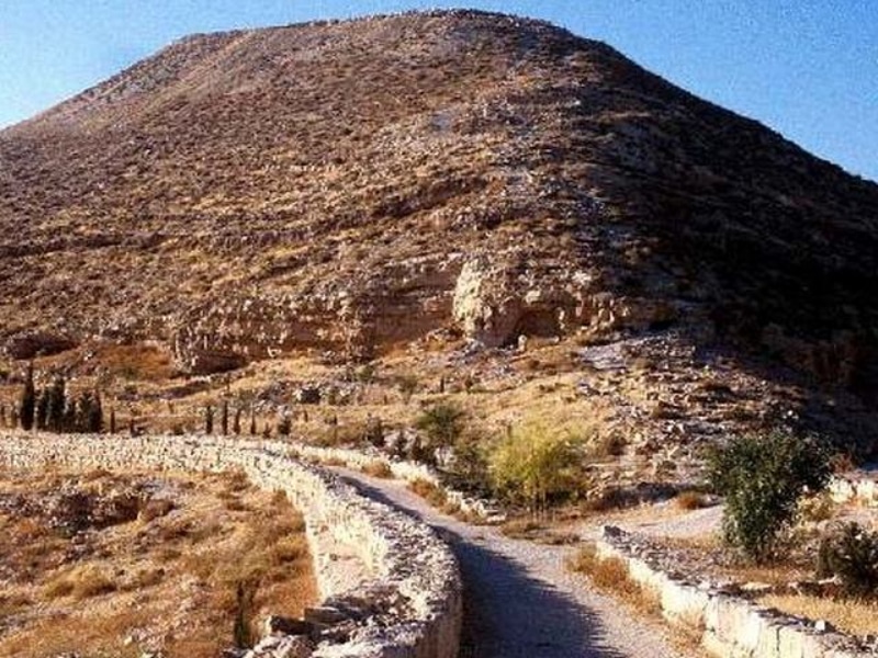 معلومات عن جبل نيبو