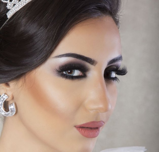 مكياج عيون خليجي بالصور والخطوات