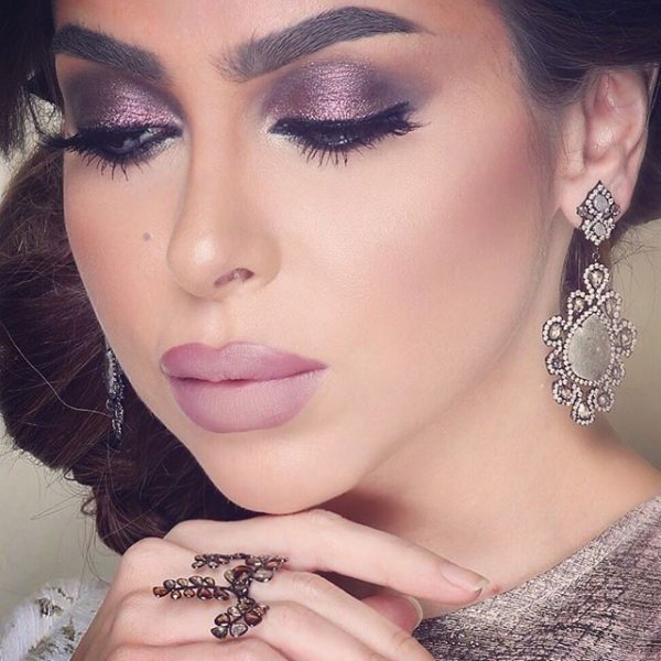 مكياج عيون خليجي بالصور والخطوات
