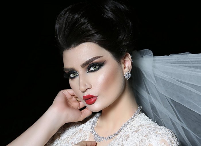 مكياج عيون خليجي بالصور والخطوات