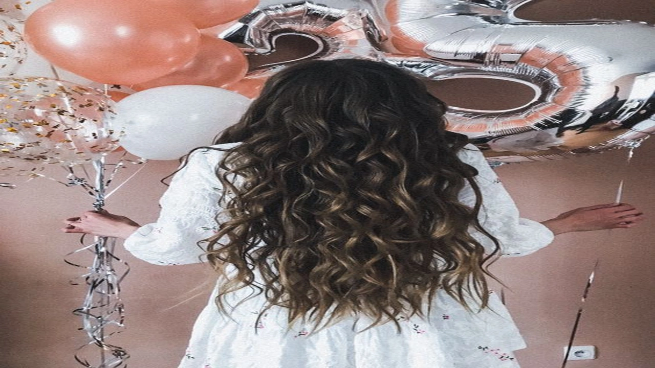 صورة ملصقات عيد ميلاد صديقتي