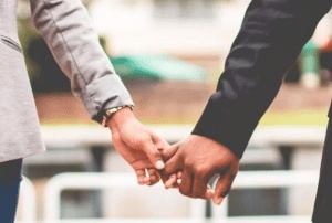 مميزات وعيوب فرق السن بين الزوجين