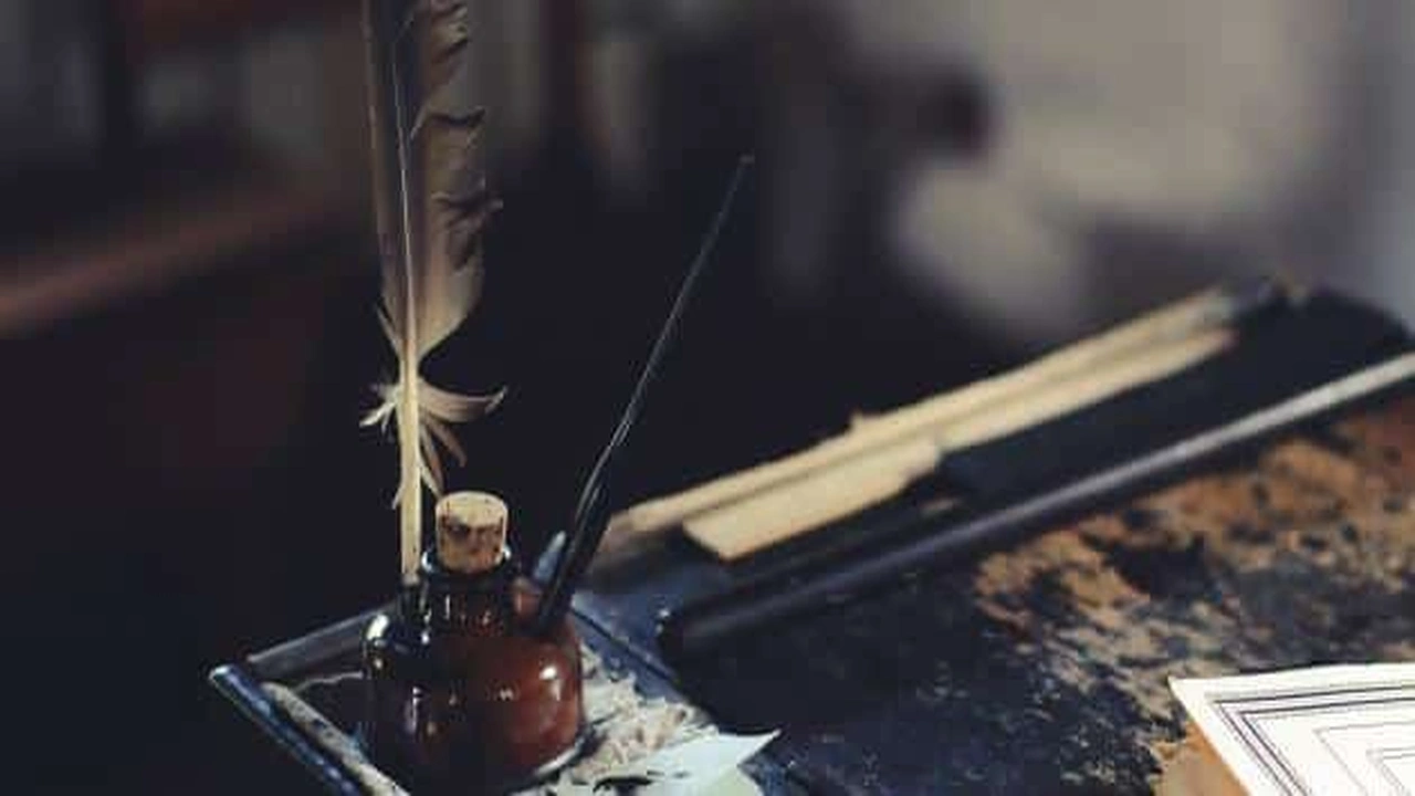 صورة من قائل بيت الشعر عيرتني بالشيب وهو وقار