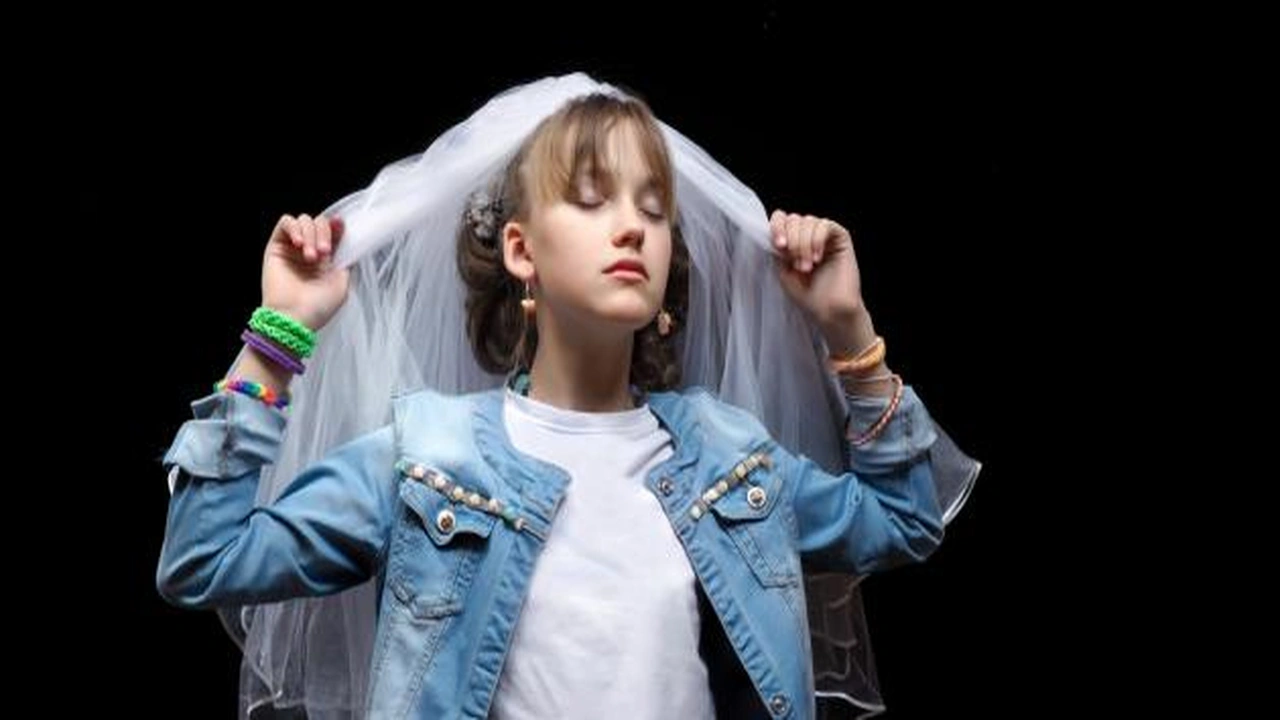 صورة موضوع تعبير انجليزي عن الزواج المبكر