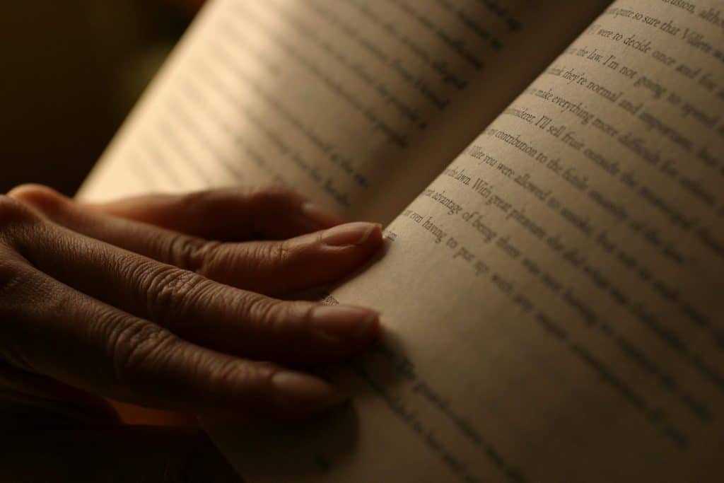موضوع تعبير بالانجليزي عن كتاب قرأته
