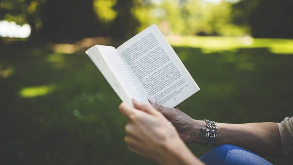 موضوع تعبير بالانجليزي عن كتاب قرأته