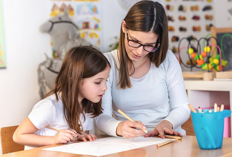 موضوع تعبير باللغة الانجليزية عن المعلم