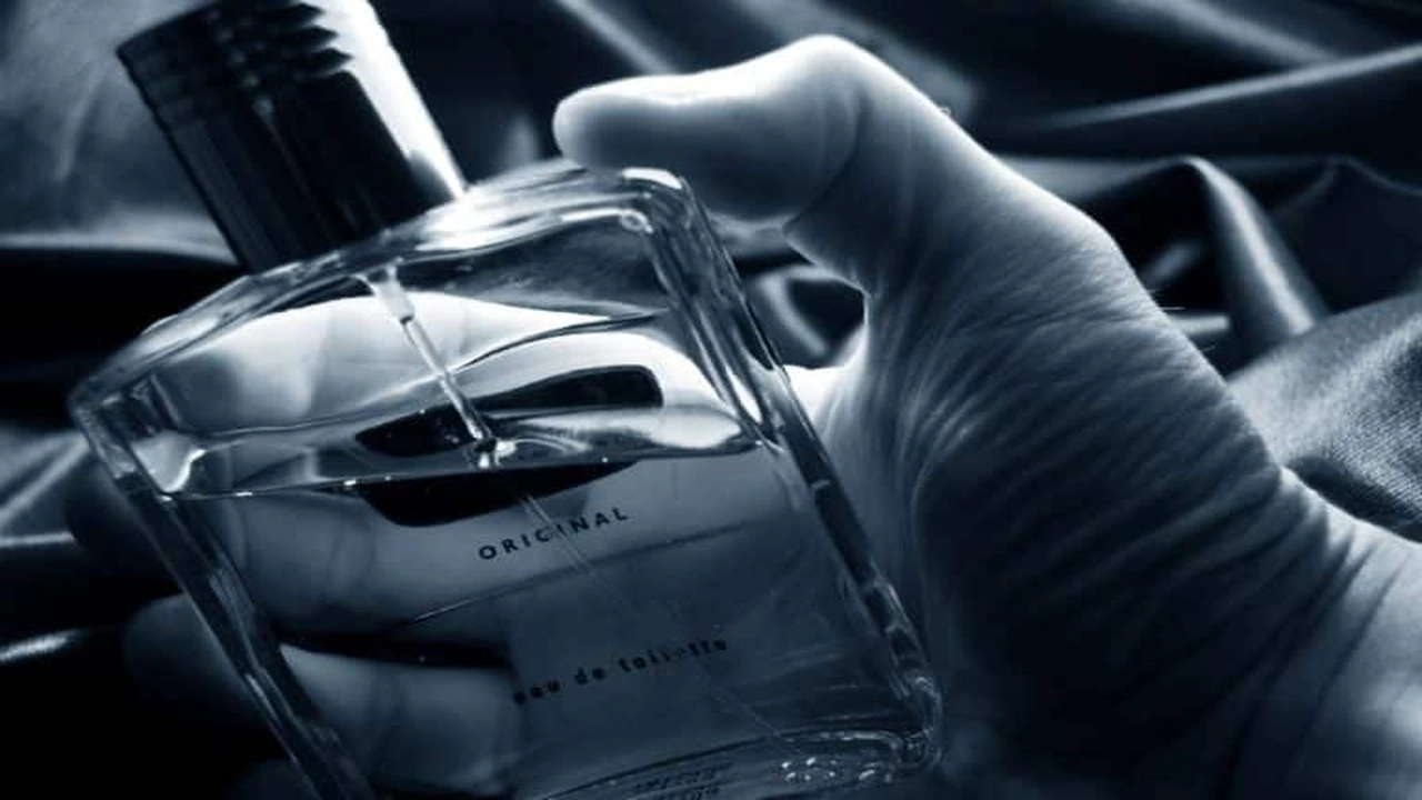 صورة نموذج اعلان جاهز للعطور بالانجليزي