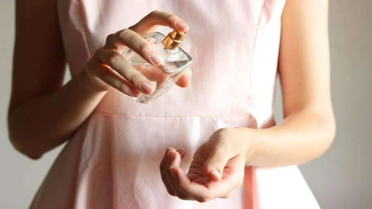 صورة نموذج اعلان جاهز للعطور