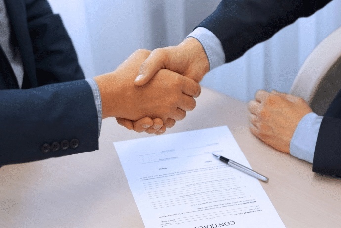 نموذج عقد عمل في الإمارات