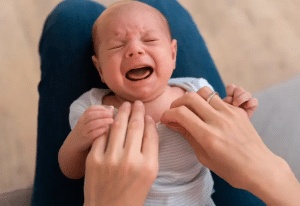 هل بكاء الرضيع يؤثر عليه