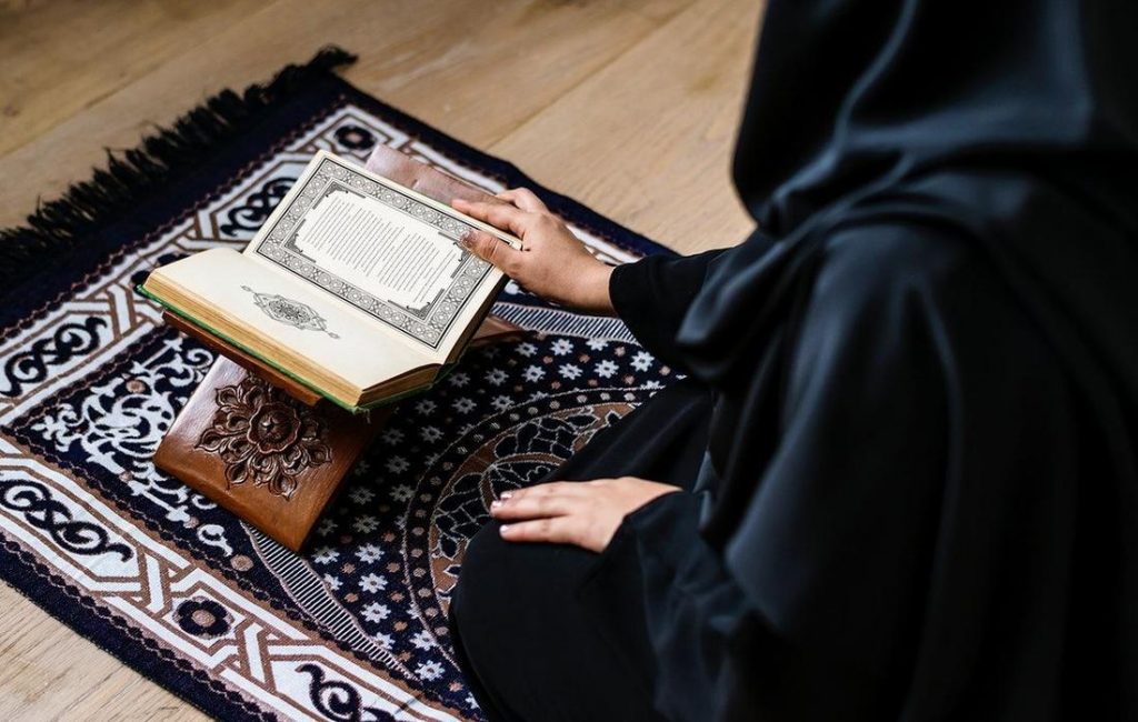 هل يجوز قراءة القرآن بدون وضوء